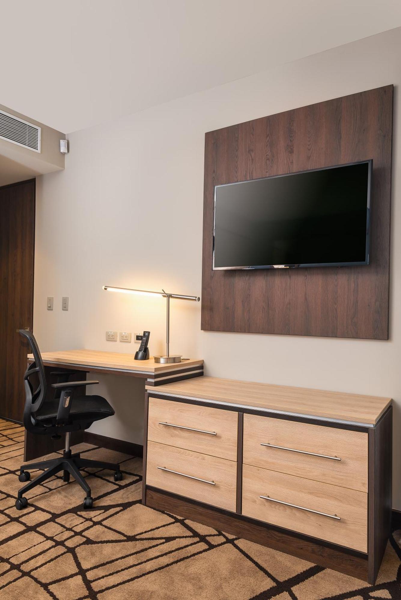Hotel Hilton Garden Airport 4*
